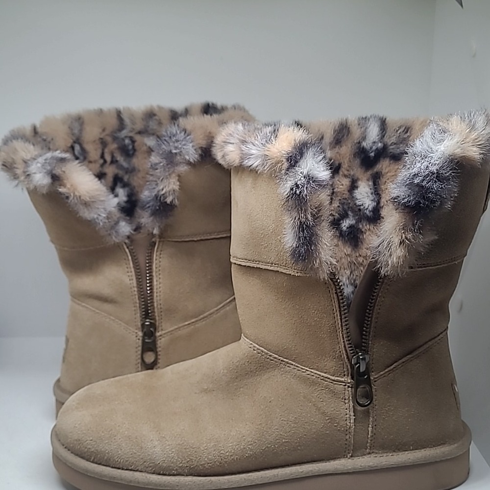 Koolaburra by UGG Victoria Short Boots Woman Size 8 Tan Leopard Faux Fur 1136011